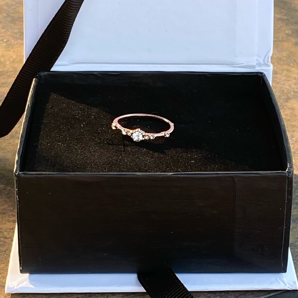 NEW ROSE GOLD PLATED RING WITH SIMULATED DIAMONDS - Picture 2 of 7